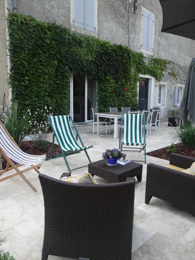 Les Tilleuls - Chambres d'hôtes - La Rochefoucauld Exterior foto