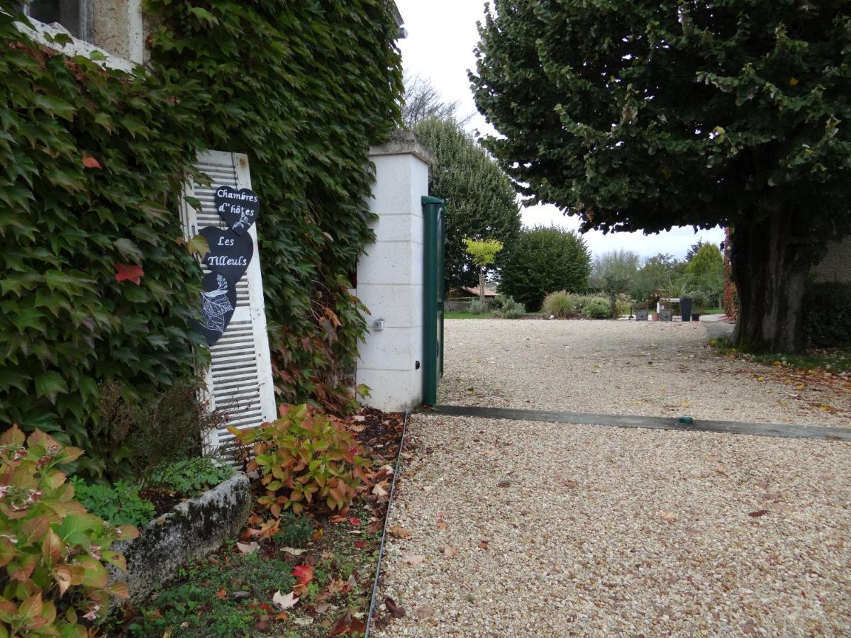 Les Tilleuls - Chambres d'hôtes - La Rochefoucauld Exterior foto